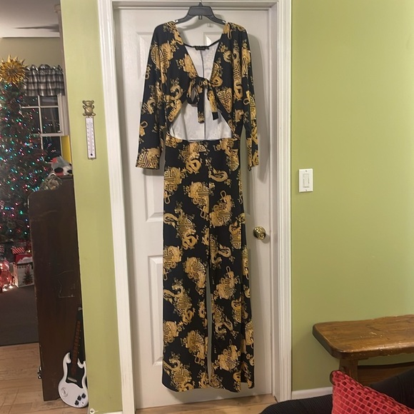 NWT PrettyLittleThing  - Plus Black Dragan Print Tie Front Jumpsuit - 1X - Picture 3 of 6
